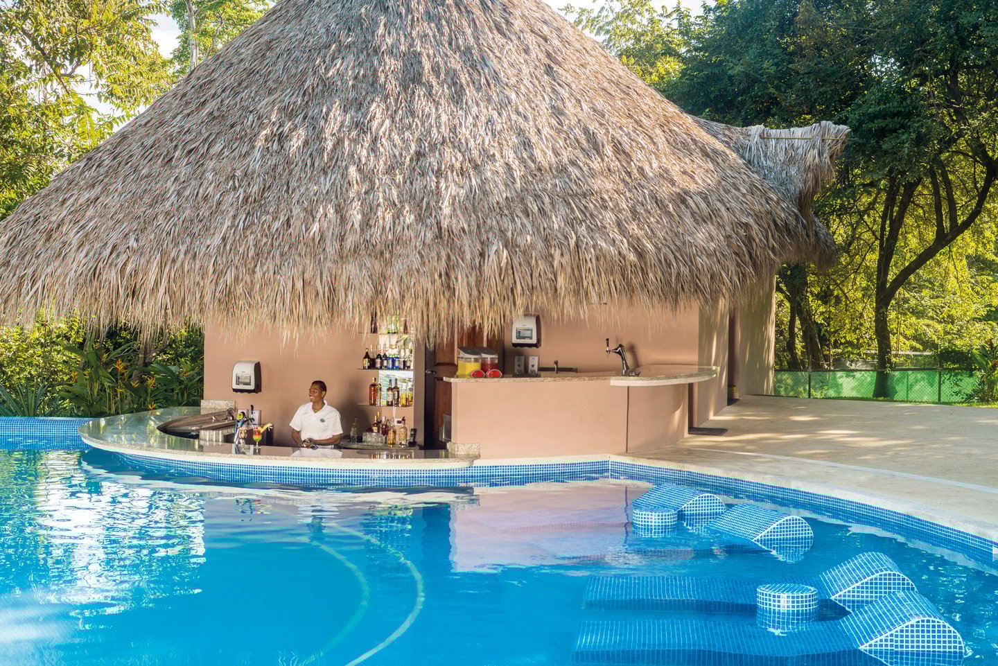 Pool bar