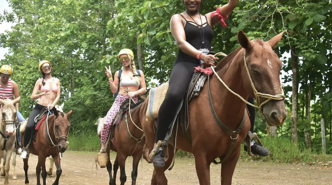 horseback riding in cr